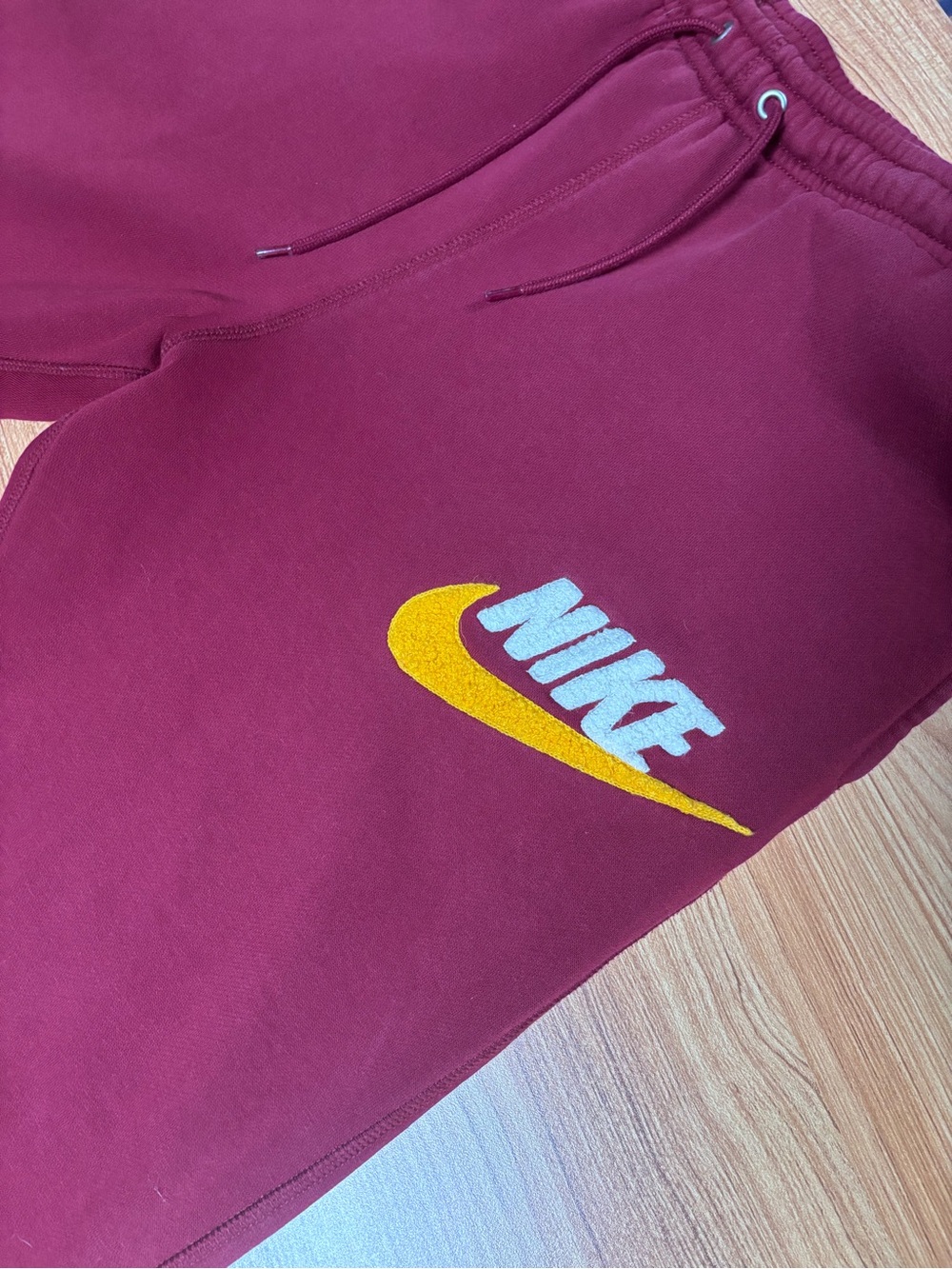 Retro Nike Sportswear sweatpants